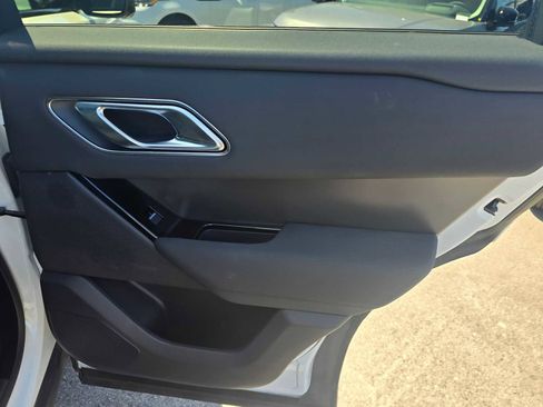 Certified 2025 Land Rover Range Rover Velar Dynamic SE image 13