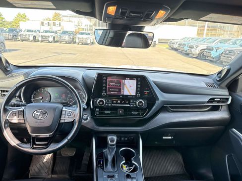 Used 2021 Toyota Highlander XSE AWD/4WD image 15