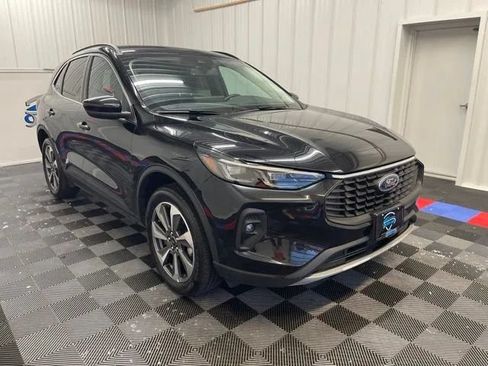 Used 2025 Ford Escape Platinum AWD/4WD image 3