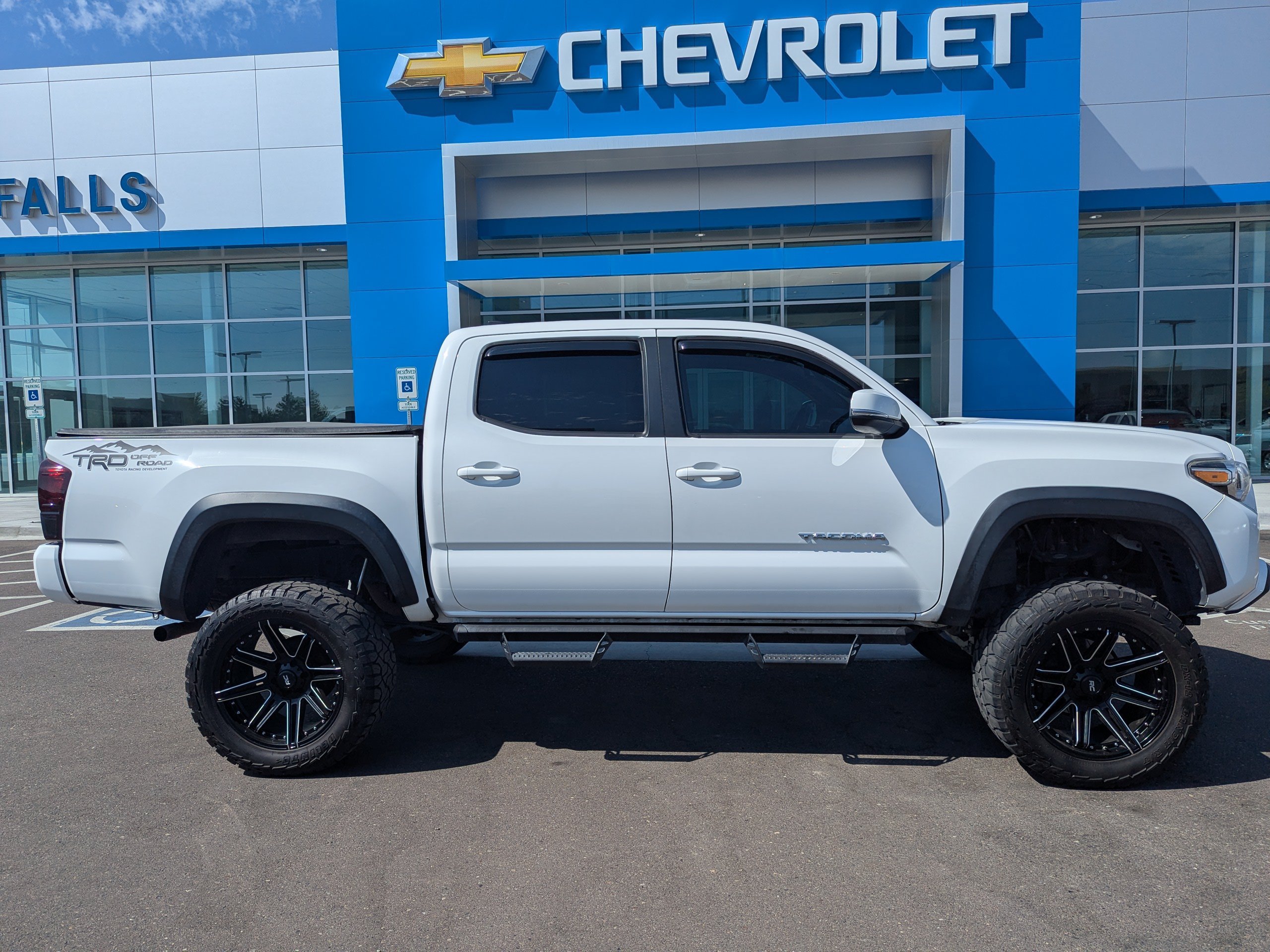 Used 2017 Toyota Tacoma TRD Off-Road AWD/4WD image 35