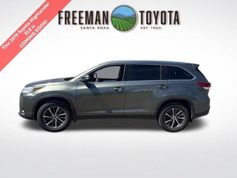 Used 2019 Toyota Highlander XLE AWD/4WD image 1
