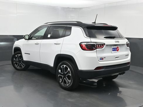 Used 2022 Jeep Compass Limited AWD/4WD image 23