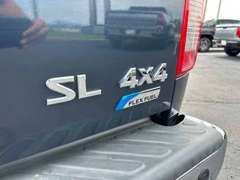 Used 2017 Nissan Frontier SL w/ Moonroof Package AWD/4WD image 12