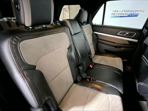 Used 2017 Ford Explorer XLT w/ Equipment Group 202A FWD image 22