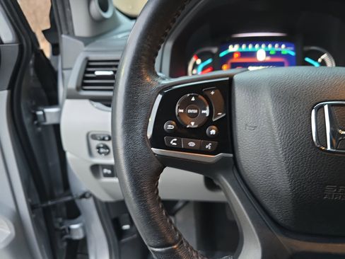 Used 2021 Honda Pilot Touring image 16