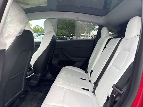 Used 2023 Tesla Model Y Long Range AWD/4WD image 17