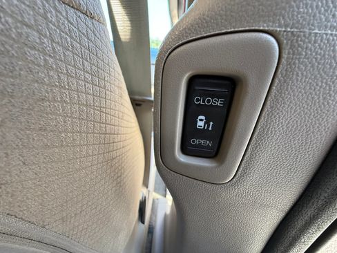 Used 2016 Honda Odyssey SE image 30