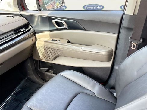 Used 2025 Kia Carnival FWD image 24