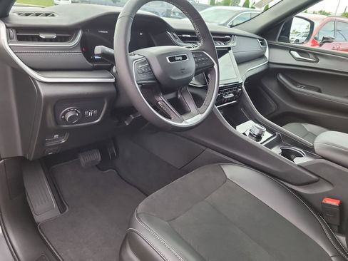 New 2025 Jeep Grand Cherokee Altitude image 16