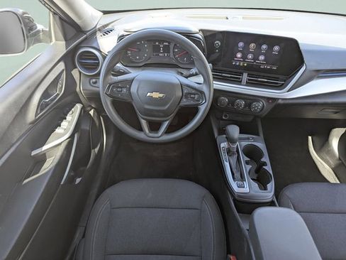 Used 2024 Chevrolet Trax LS w/ LS Convenience Package image 21