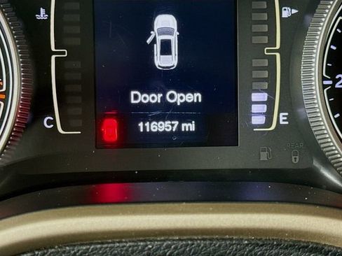 Used 2015 Jeep Cherokee Latitude w/ Cold Weather Group image 12