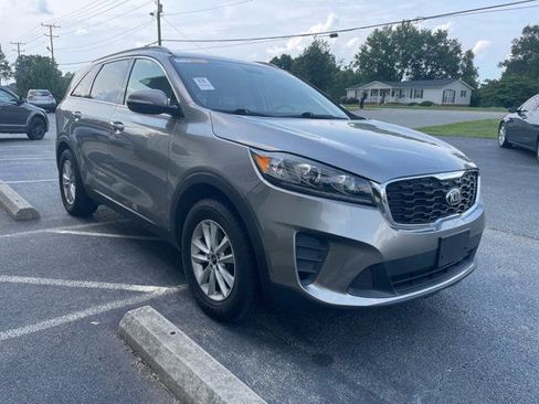 Used 2019 Kia Sorento FWD w/ LX Convenience Package image 4