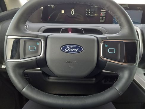 Used 2025 Ford Expedition Active AWD/4WD image 21