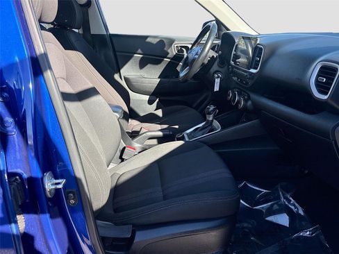 Used 2021 Hyundai Venue SEL image 28