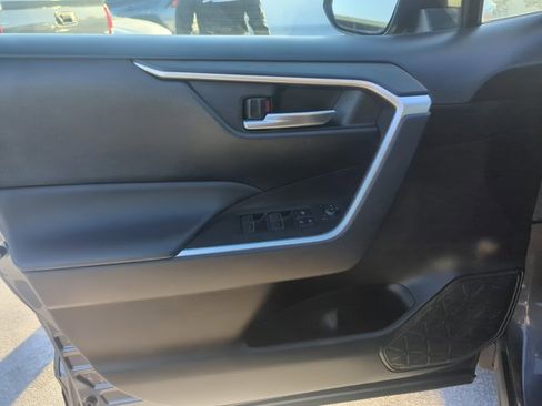 Used 2022 Toyota RAV4 XLE w/ Convenience Package image 9