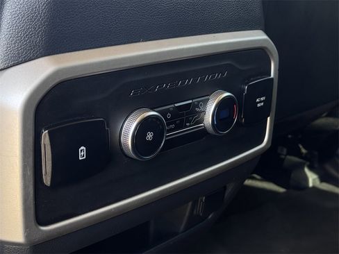 Used 2024 Ford Expedition XLT image 30