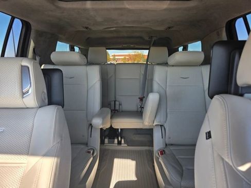 Used 2021 Cadillac Escalade ESV Premium Luxury Platinum image 18