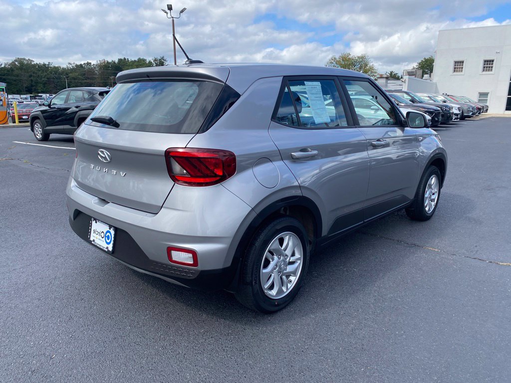 Certified 2023 Hyundai Venue SE FWD image 4