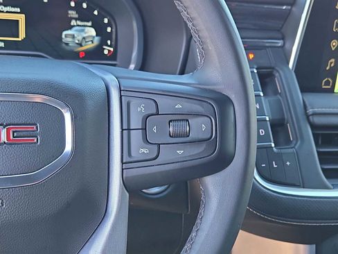 Used 2023 GMC Yukon SLT w/ SLT Premium Package image 30
