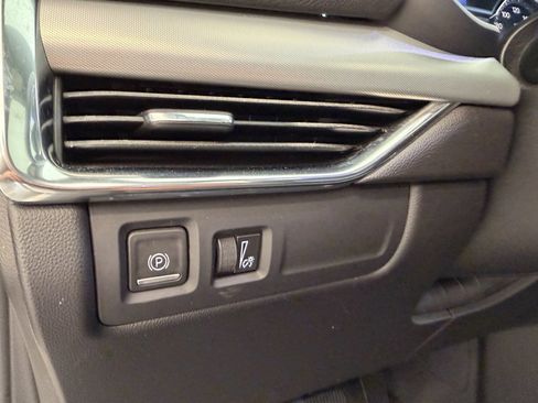 Used 2019 Cadillac XT4 Premium Luxury image 29