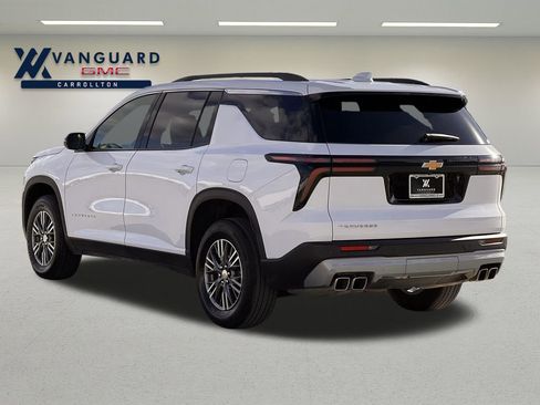 Used 2025 Chevrolet Traverse LT image 9