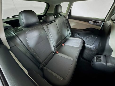 Used 2025 Volkswagen Taos SE image 25