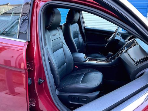 Used 2017 Ford Taurus SHO image 8