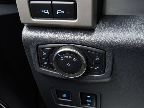 Used 2022 Ford F250 Lariat w/ Black Appearance Package AWD/4WD image 28
