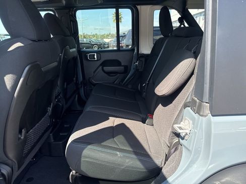 Certified 2025 Jeep Wrangler Unlimited Rubicon 4xe image 15