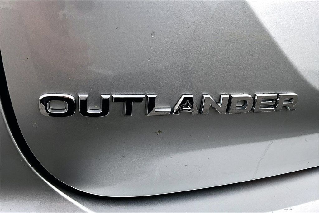 Used 2024 Mitsubishi Outlander SE AWD/4WD image 8