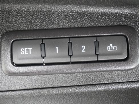 Used 2018 Chevrolet Equinox Premier FWD image 15