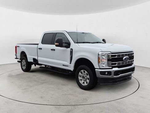 Used 2024 Ford F350 XLT AWD/4WD image 3