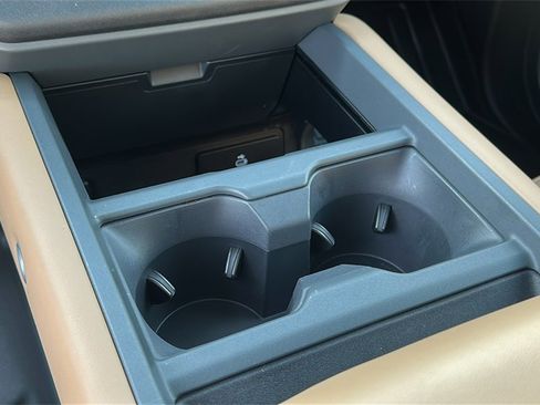 Certified 2025 Land Rover Defender 110 X-Dynamic SE image 18