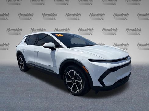 Used 2025 Chevrolet Equinox EV LT image 2