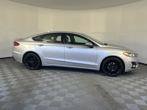 Used 2019 Ford Fusion SE w/ Equipment Group 151A image 6