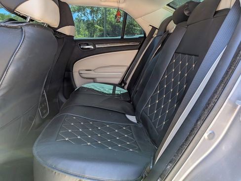 Used 2015 Chrysler 300 C w/ Light Group image 12