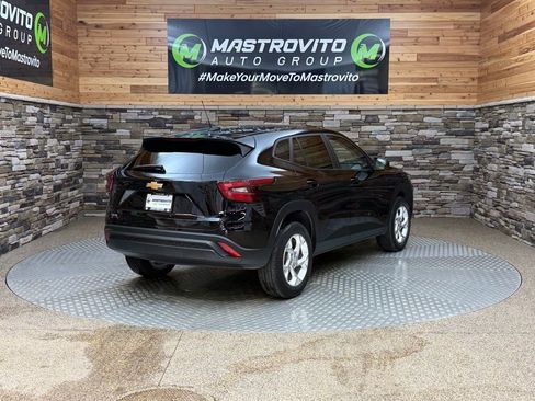 Used 2024 Chevrolet Trax LS w/ LS Convenience Package FWD image 9