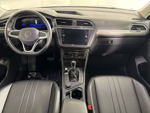 Used 2024 Volkswagen Tiguan SE image 13