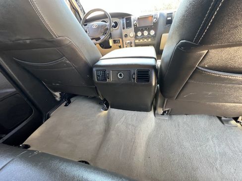 Used 2010 Toyota Tundra 4x4 CrewMax image 32