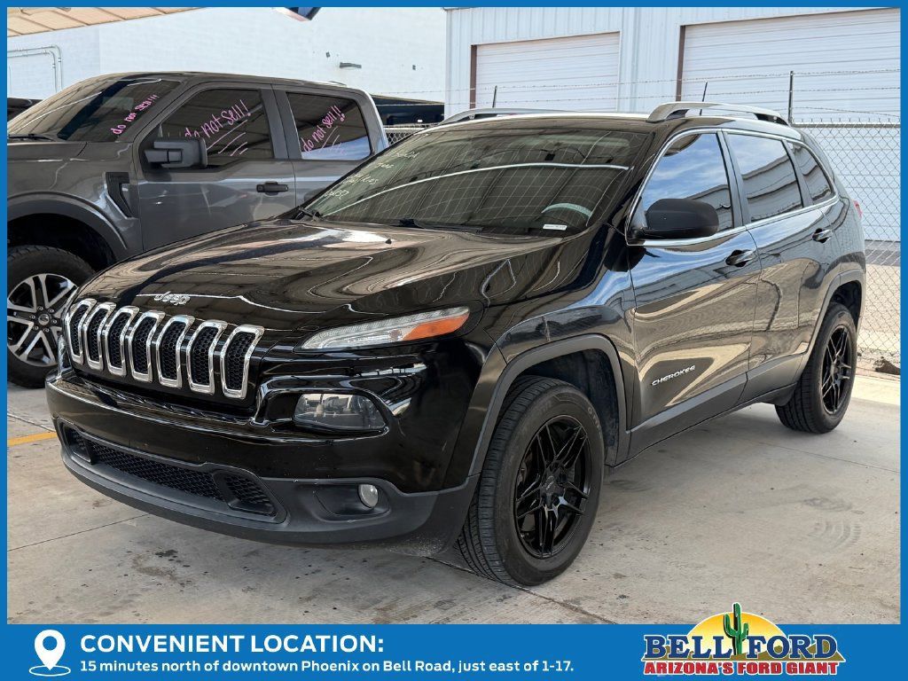 Used 2018 Jeep Cherokee Latitude Plus FWD image 2