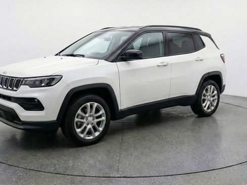 Used 2025 Jeep Compass Limited AWD/4WD image 3