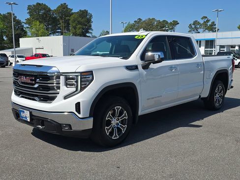 Used 2025 GMC Sierra 1500 SLT AWD/4WD image 1
