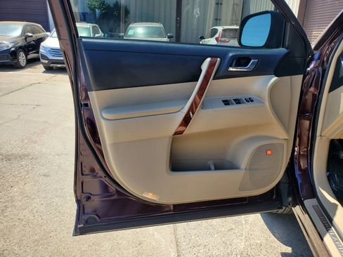 Used 2011 Toyota Highlander Limited w/ Tow Pkg FWD image 19
