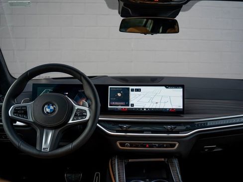 Used 2025 BMW X7 xDrive40i w/ M Sport Package image 22