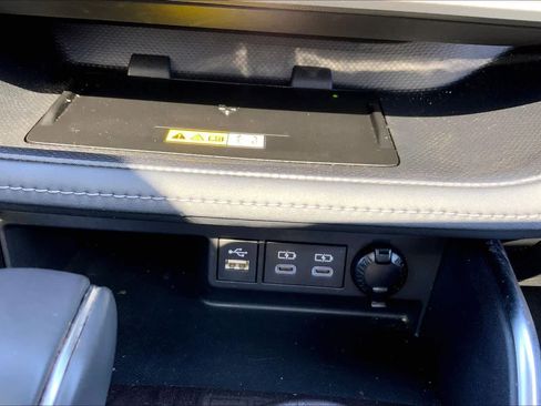 Used 2023 Toyota Highlander Platinum image 35