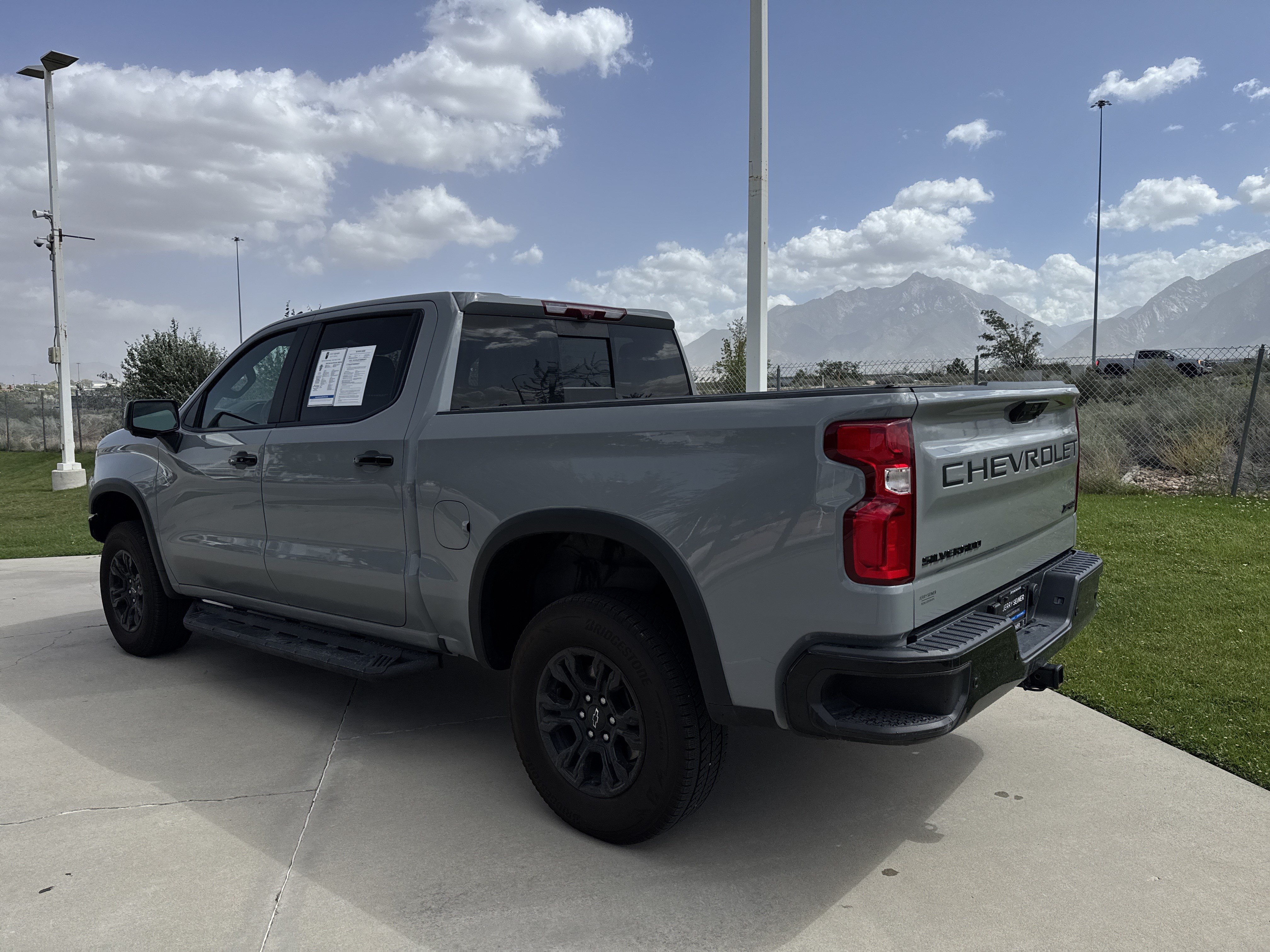 Used 2024 Chevrolet Silverado 1500 ZR2 w/ Technology Package AWD/4WD image 3
