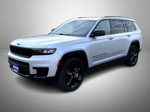 Certified 2024 Jeep Grand Cherokee L Altitude image 1