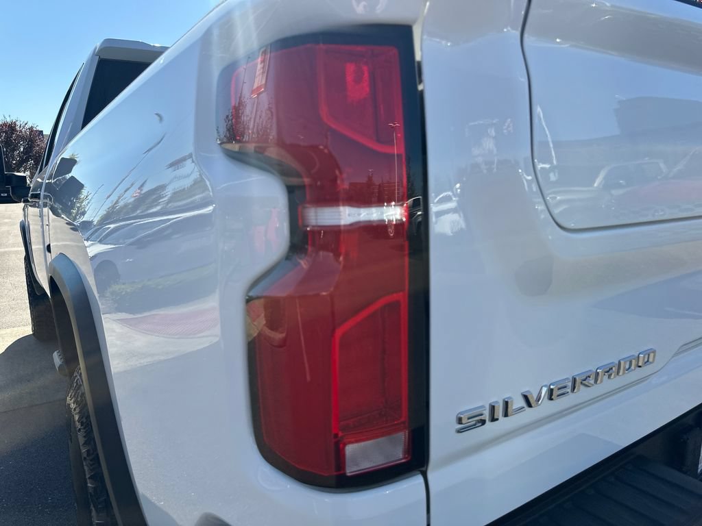Used 2026 Chevrolet Silverado 2500 ZR2 w/ LPO, Dark Essentials Package AWD/4WD image 10
