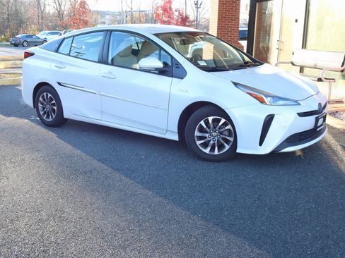 Certified 2021 Toyota Prius Limited image 1