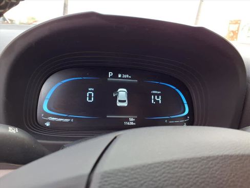 Used 2025 Hyundai Venue SEL image 12